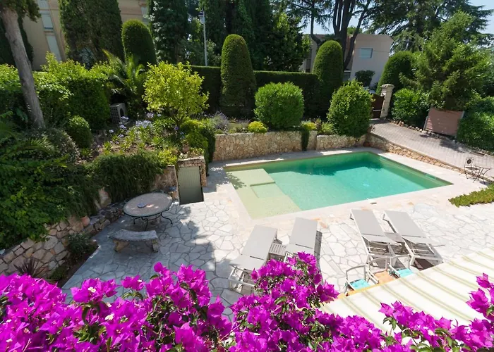 Tsavorite - Californie Villa *