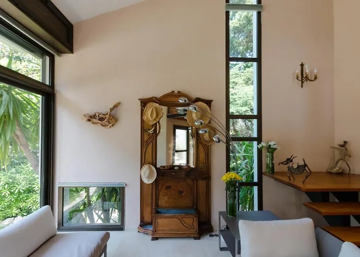 Tsavorite - Californie Villa *