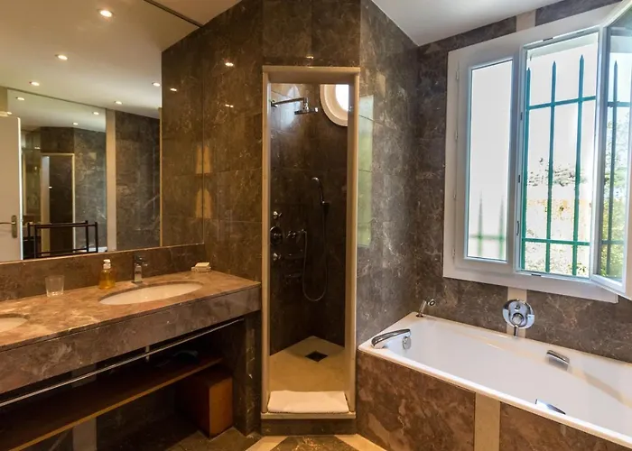 Tsavorite - Californie Villa