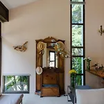 Tsavorite - Californie Villa *