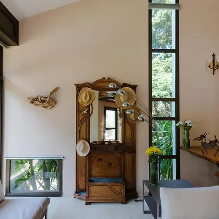 Tsavorite - Californie Villa *